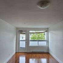 Spacious 2 Bedroom, 2 Bathroom Apartment with Balcony - Photo 1