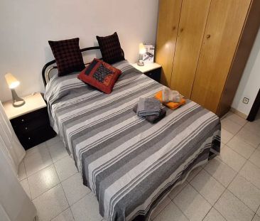 Room in a shared 4-bedroom apartment for rent in Sant Martí, couples allowed - Photo 4