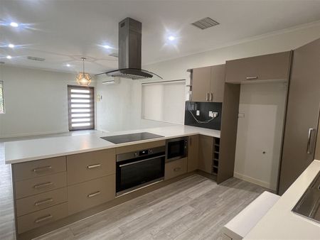 Modern Three Bedroom Home in Larapinta - Photo 2