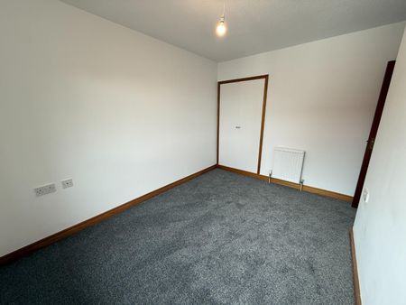 Court Road, Kingswood - Photo 3