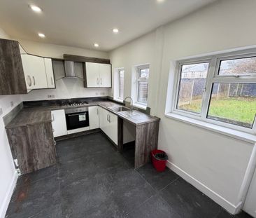 Albany Crescent, Bilston, Wolverhampton - Photo 5