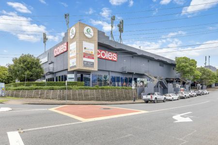 Charming One-Bedroom Unit with Private Courtyard - Photo 5