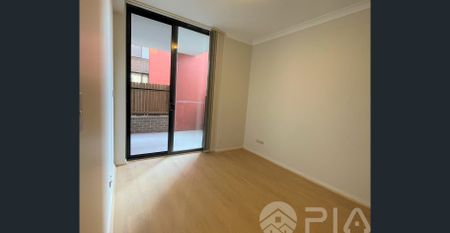 Great Location, Ideal Residency, Ultra Modern Apartment with timber flooring walking to Northwest Metro. - Photo 2