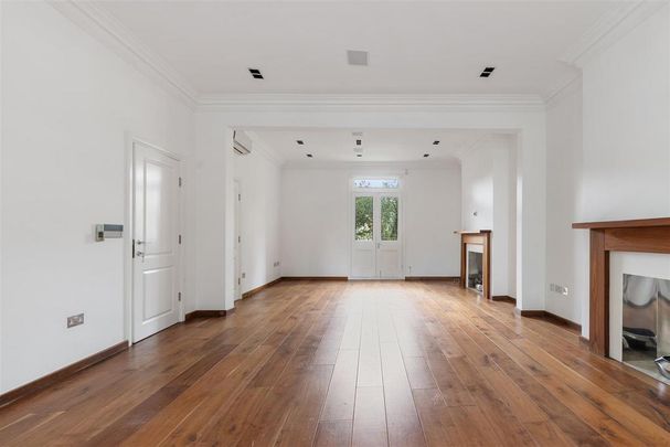 4 bedroom terraced house to rent - Photo 1