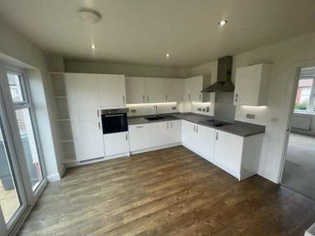 3 bedroom semi-detached house to rent - Photo 4