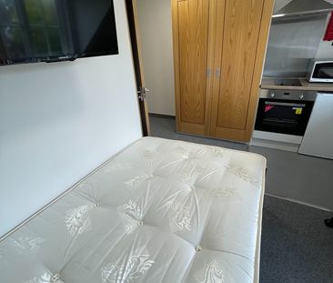 Studio Flat, Regent Road, LE1 - Photo 6