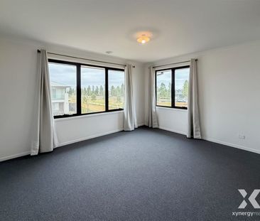 Spacious 4-Bedroom Family Home with Double Garage in Aintree - Photo 4