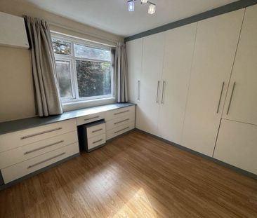 Hilltop Court, Manchester - Photo 4