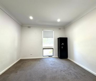 THREE BEDROOM HOME WITH MODERN UPGRADES - Photo 4