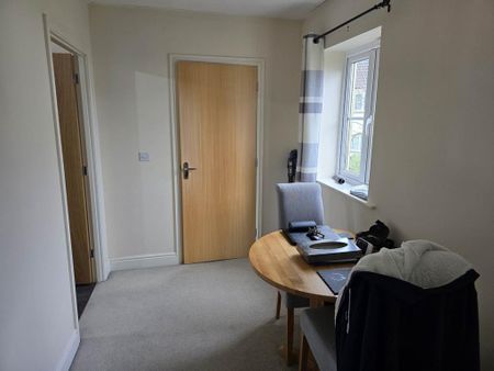 2 bedroom coach house to rent - Photo 2