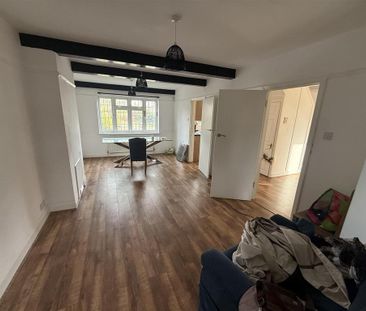 4 bedroom semi-detached house to rent - Photo 3