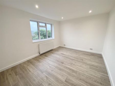 3 bedroom detached house to rent - Photo 5