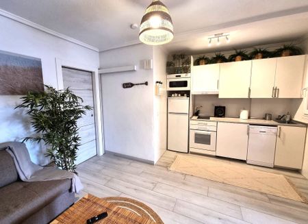 Ground Floor Bungalow for Short Term Rental in Punta Prima - Photo 2