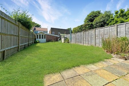 3 bedroom semi-detached house to rent - Photo 4