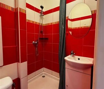 Krásně zrekonstruovaná nezařízená garsoniéra k pronájmu na ulici Ge... - Фото 6