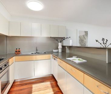 Ultra-Chic Beachside Retreat with Stunning Rooftop Terrace - Photo 4