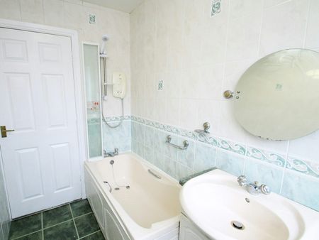 Town house to rent on - Photo 3