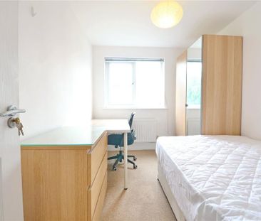 6 bedroom semi-detached house to rent - Photo 4