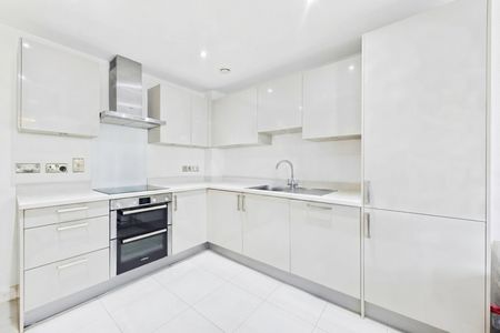2 bedroom Flat in Peach Street, Wokingham - Photo 5