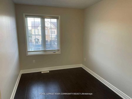 For Lease - 122 Russel Drive, Bradford West Gwillimbury, Ontario - Photo 2