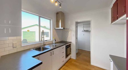 KELVIN GROVE - 3 BEDROOMS - Photo 2