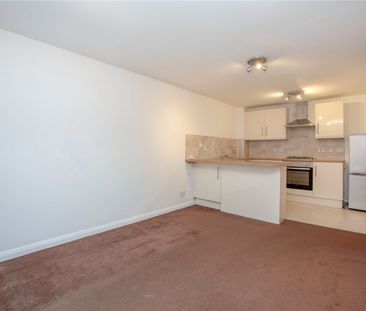 Stow Court, - Photo 6