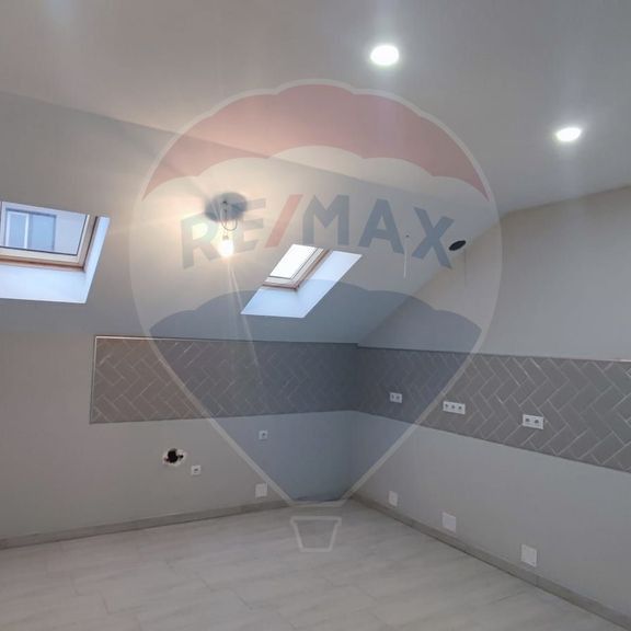 De inchiriat spatiu generos nerezidential la mansarda cas... - Fotografie 1