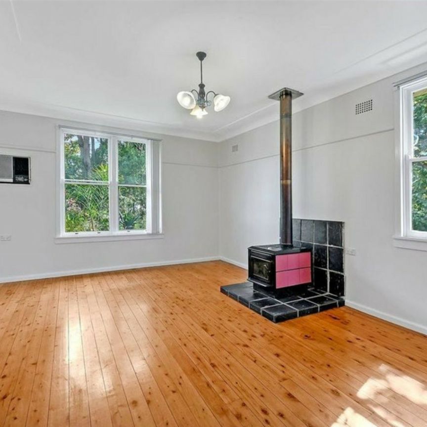 Beautiful House + Retreat in a convenient location! - Photo 1