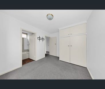 2/14 May Road, Toorak, Vic 3142 - Photo 3