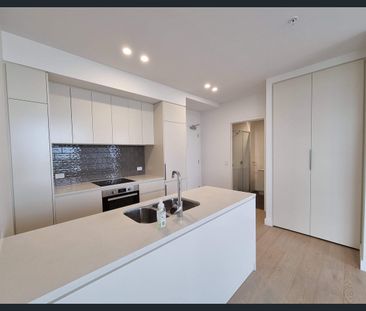 LIVE LIFE ABOVE THE CITY OF ADELAIDE! - FULLY FURNISHED - Photo 4