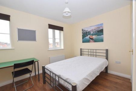 3 bedroom semi-detached house to rent - Photo 5