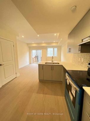 Condo Townhouse For Lease | W9251124 - Photo 1