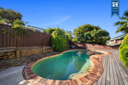 Spacious 3-Bedroom Home with Pool & Alfresco Living - Photo 5