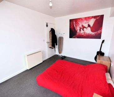 2 bedroom Flat in 123 Hawksworth Rd, Leeds - Photo 6