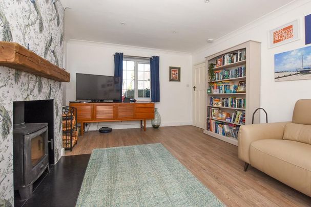 5 bedroom detached house to rent - Photo 1