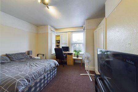 5 bedroom end of terrace house to rent - Photo 4