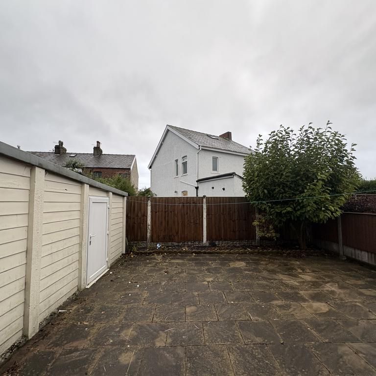 2 bedroom semi-detached bungalow to rent - Photo 1