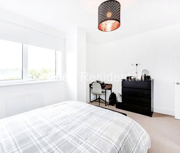 Elstree Way, Borehamwood, Hertfordshire - Photo 3