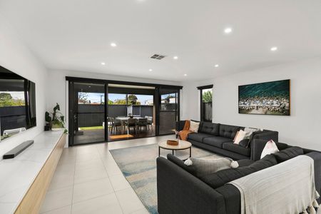 58 Rachelle Road, Keilor East VIC 3033 - Photo 5