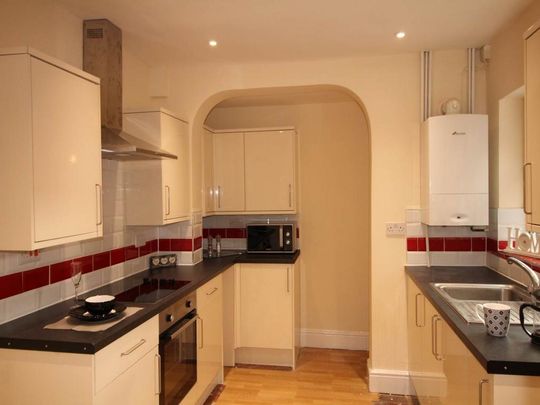 1 bedroom in a house share to rent - Photo 1