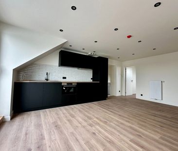 TE HUUR- gerenoveerd appartement met 2 slaapkamers op centrale ligging - Photo 5