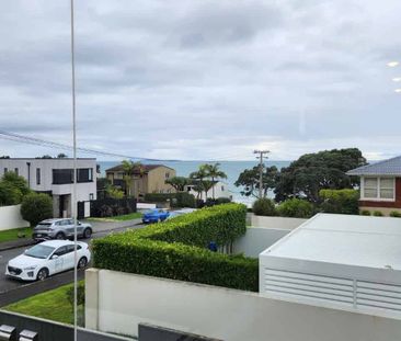 Immaculate Beachside Home – Unbeatable Takapuna Location - Photo 5