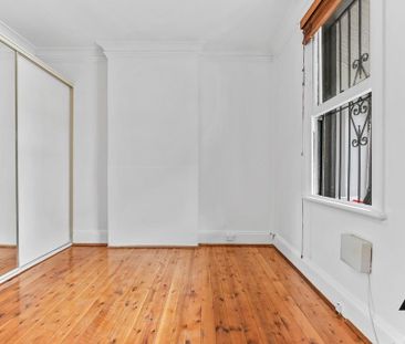 Charming Victorian Terrace in the Heart of Newtown - Photo 2