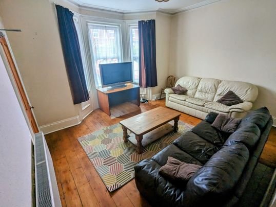 5 Bedroom House To Rent in Winton - £2,625 pcm Tenancy Info - Photo 1