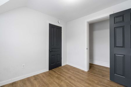 4 Bed, 2 Bath - Photo 5