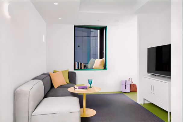 6 Bedroom Apartment - Photo 1