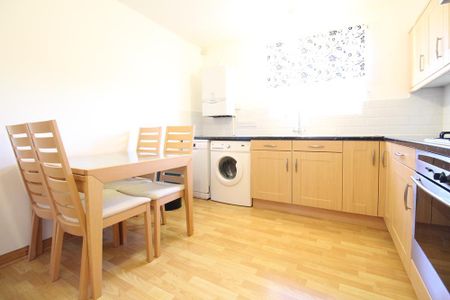 3 bedroom flat to rent - Photo 3