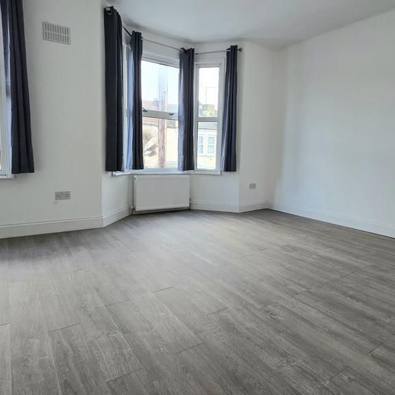 6 bedroom terraced house to rent - Photo 1