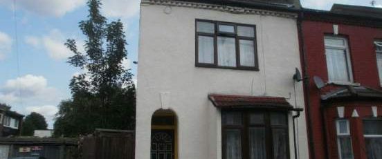 3 bedroom property to rent in London - Photo 1