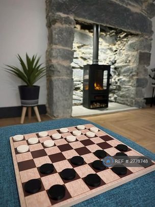 4 bedroom end of terrace house to rent - Photo 1